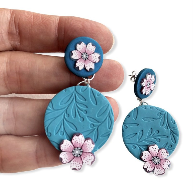 Boucles d'oreilles pendantes, cerisier en fleur, en pâte polymère