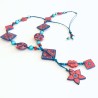 Sautoir fleuri, bleu-jean et rouge, pâte polymère