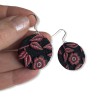 Boucles d'oreilles rondes pendantes, fleur rouges, en pâte polymère
