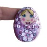 Nuelle, broche matriochka fleurie en pâte polymère