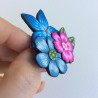 Broche fleurie en pâte polymère