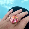 Bague exotique, fruits et hibiscus, en pâte polymère