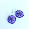 Boucles d'oreilles violettes, fleuries, en pâte polymère