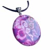 Pendentif rond violet (5cm) hibiscus, en pâte polymère