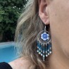 Boucles d'oreilles bohème pendantes avec fleurs bleues en pâte polymère