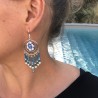Boucles d'oreilles bohème pendantes avec fleurs bleues en pâte polymère