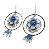 Boucles d'oreilles pendantes, fleur bleue, en pâte polymère