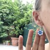 Boucles d'oreilles pendantes, fleur bleue simple, en pâte polymère