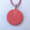 Médaillon / pendentif joli bouquet aux fruits et hibiscus, en pâte polymère