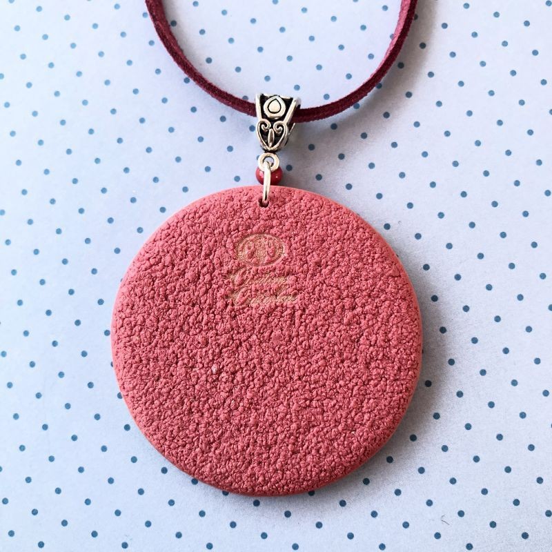 Médaillon / pendentif joli bouquet aux fruits et hibiscus, en pâte polymère