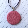 Médaillon / pendentif joli bouquet aux hibiscus, en pâte polymère