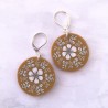 Boucles d'oreilles pendantes, fleurs jaune moutarde, en pâte polymère