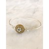 Bracelet jonc, petit cabochon fleuri, jaune moutarde, en pâte polymère