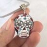 Pendentif sugar skull, calavera aux yeux gris, en pâte polymère - halloween