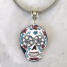 Pendentif sugar skull, calavera aux yeux gris, en pâte polymère - halloween