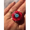 Bague ronde à la fleur rouge flamboyante en pâte polymère