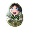 Broche matriochka fleurie vert bronze en pâte polymère