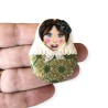 Broche matriochka fleurie vert bronze en pâte polymère