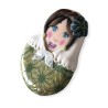 Broche matriochka fleurie vert bronze en pâte polymère