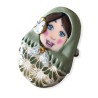 Broche matriochka fleurie vert bronze en pâte polymère