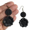 Boucles d'oreilles nostalgia, pendantes avec fleurs noires en pâte polymère