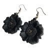Boucles d'oreilles nostalgia, pendantes avec fleurs noires en pâte polymère