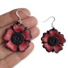 Boucles d'oreilles nostalgia, pendantes avec fleurs rouges en pâte polymère