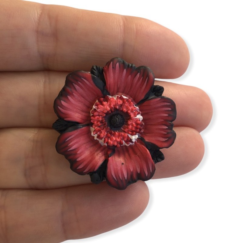 Broche fleur rouge à motifs en pâte polymère