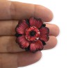 Broche fleur rouge à motifs en pâte polymère