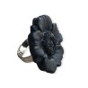 Bague fleur noire unie en pâte polymère