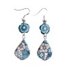 Boucles d'oreilles pendantes, fleur bleue, en pâte polymère