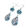 Boucles d'oreilles pendantes, fleur bleue, en pâte polymère