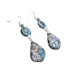 Boucles d'oreilles pendantes, fleur bleue, en pâte polymère