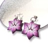 Boucles d'oreilles pendantes, fleur de lys, violet, en pâte polymère