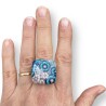 Bague carrée joli bouquet aux fleurs bleues, en pâte polymère