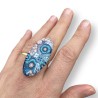 Bague grand ovale joli bouquet aux fleurs bleues, en pâte polymère