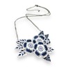 Collier court fleuri en pâte polymère monté sur chaîne