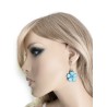 Boucles d'oreilles pendantes, fleur bleue, en pâte polymère