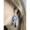 Boucles d'oreilles halloween, sugar skull calavera aux yeux bleus et pampilles, en pâte polymère