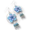 Boucles d'oreilles pendantes, fleur bleue, en pâte polymère