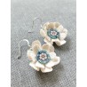 Boucles d'oreilles fleuries, blanc, en pâte polymère