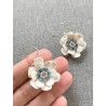 Boucles d'oreilles fleuries, blanc, en pâte polymère