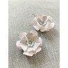 Boucles d'oreilles fleuries, blanc, en pâte polymère