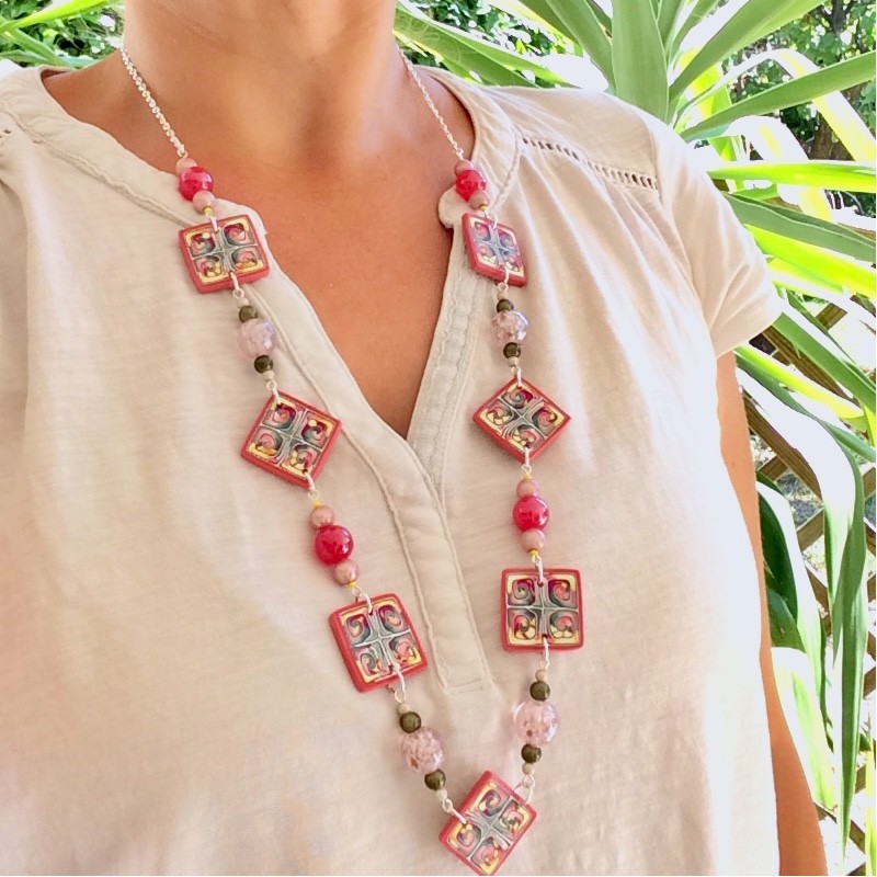 Sautoir fleuri, tons roses, pâte polymère