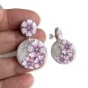 Boucles d'oreilles pendantes, cerisier en fleur, en pâte polymère